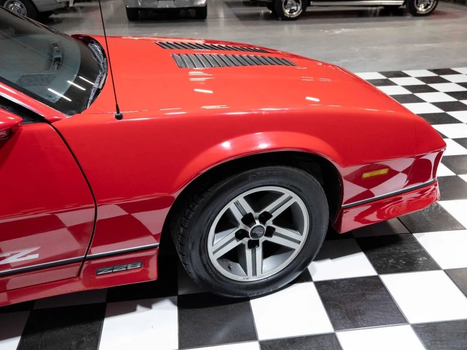 1987 Chevrolet - Image 12 of 31