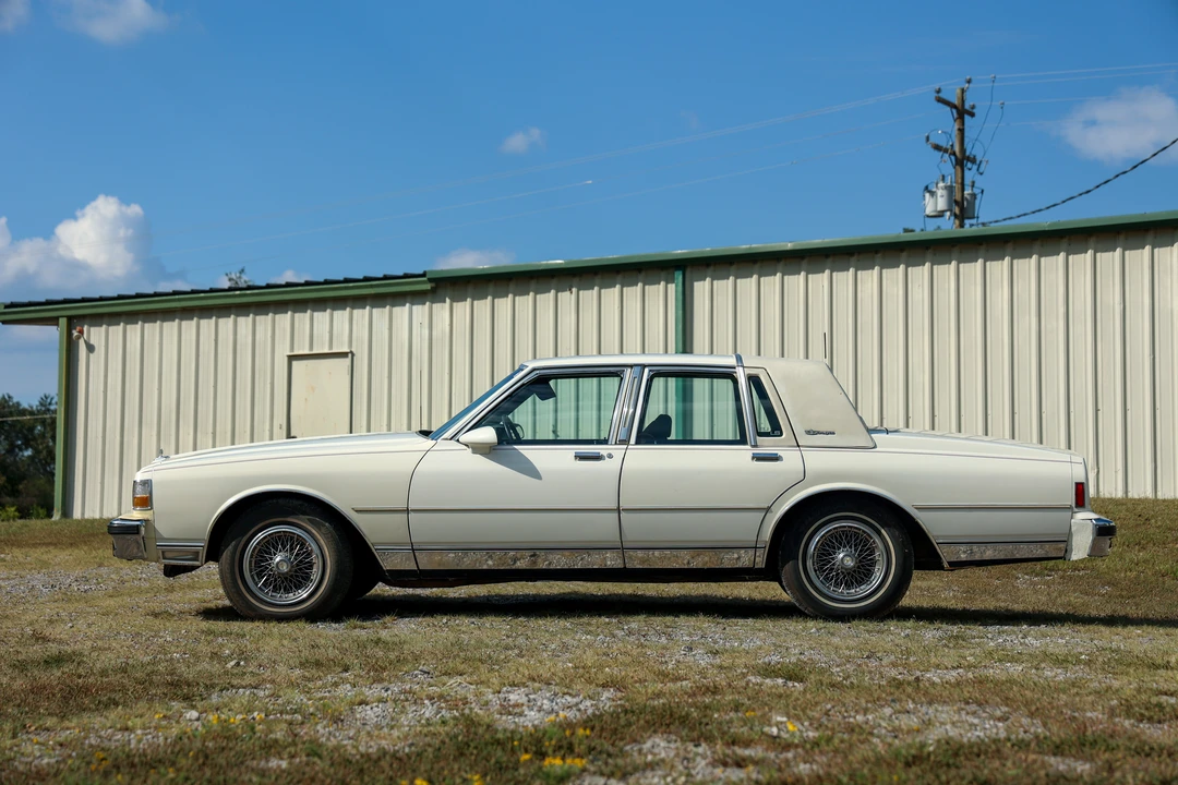 1987 Chevrolet Caprice - Image 5 of 31