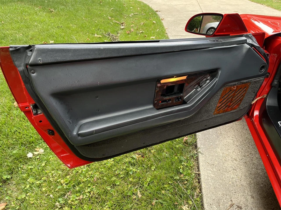 1987 Chevrolet Corvette C4 - Image 18 of 31