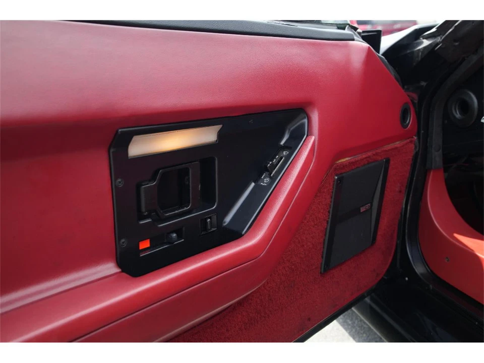 1987 Chevrolet Corvette C4 - Image 16 of 20
