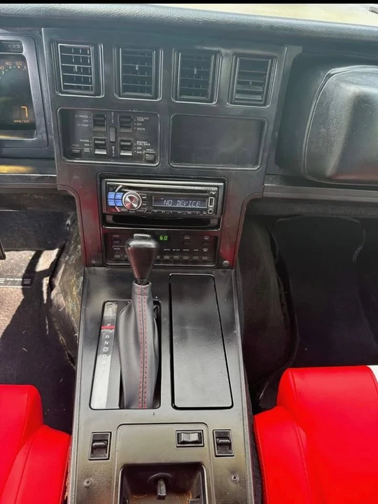 1987 Chevrolet Corvette C4 - Image 5 of 10