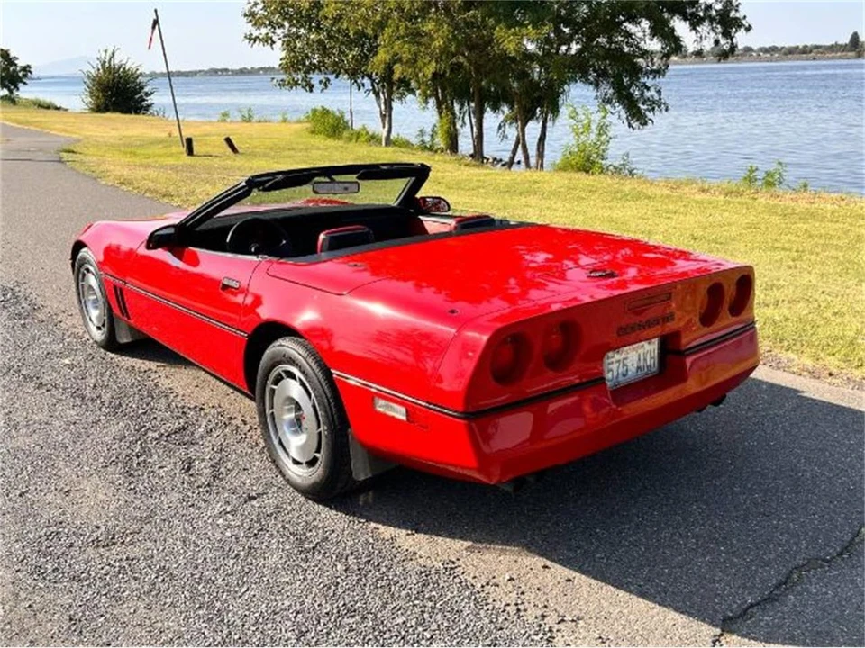 1987 Chevrolet Corvette C4 - Image 17 of 18