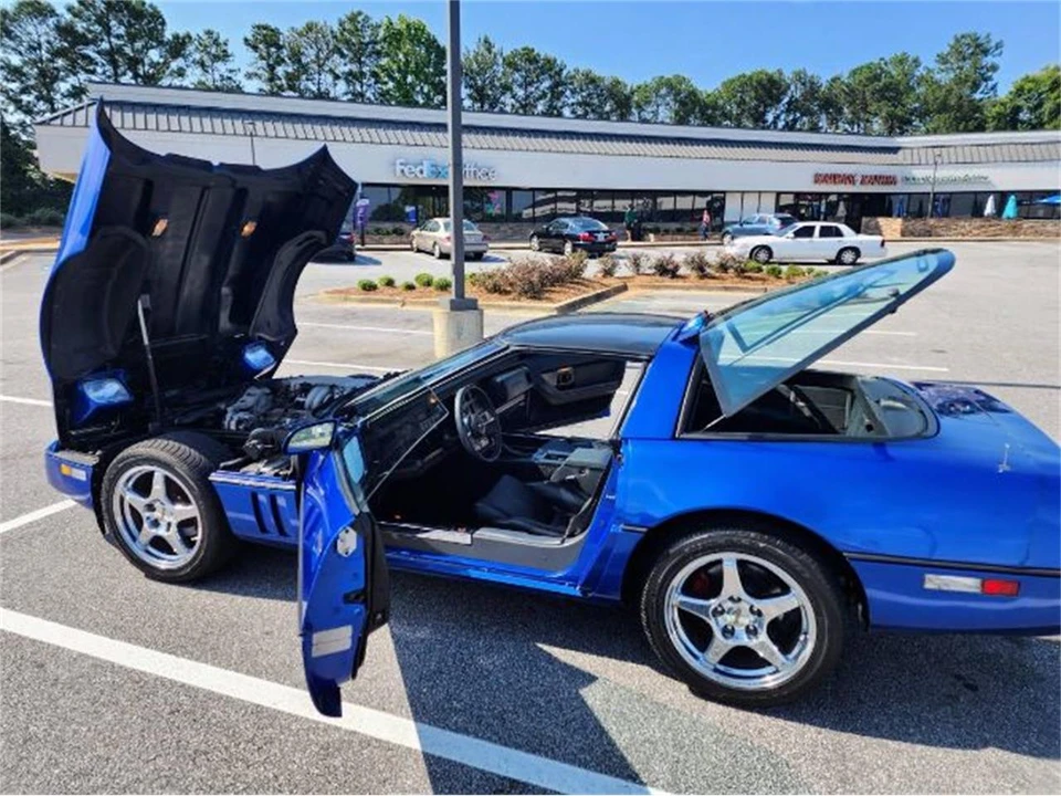 1987 Chevrolet Corvette C4 - Image 16 of 19