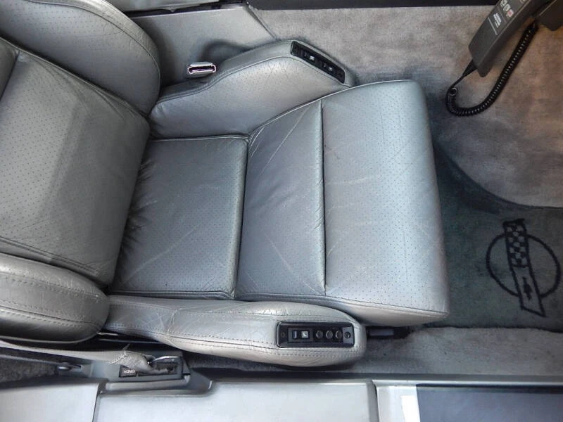 1987 Chevrolet Corvette C4 - Image 30 of 31