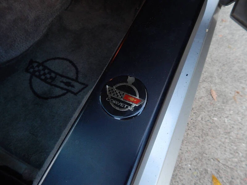 1987 Chevrolet Corvette C4 - Image 17 of 31