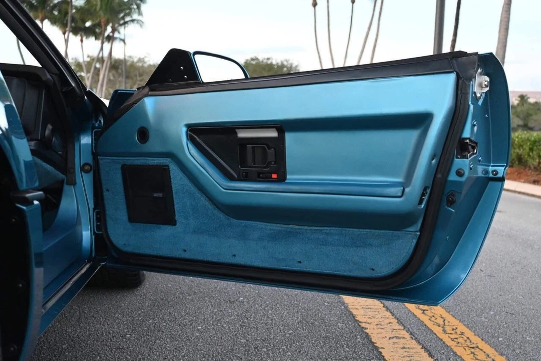 1987 Chevrolet Corvette C4 - Image 12 of 18