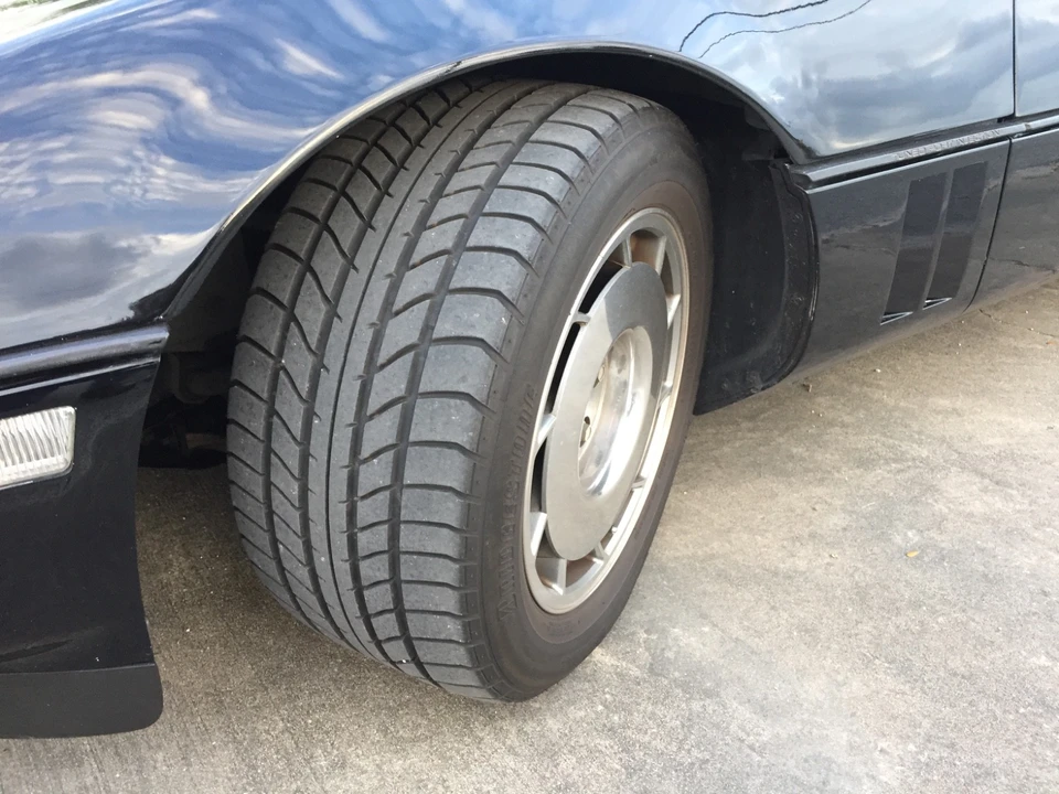 1987 Chevrolet Corvette C4 - Image 29 of 31