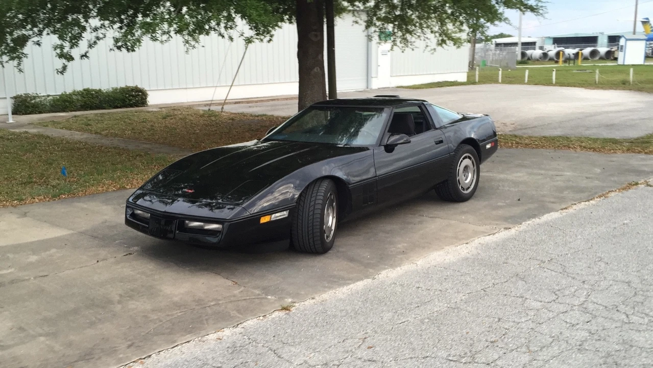 1987 Chevrolet Corvette C4 - Image 30 of 31