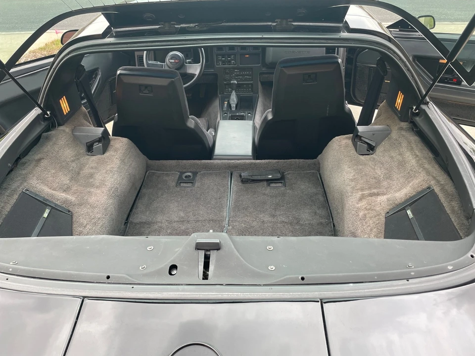 1987 Chevrolet Corvette C4 - Image 24 of 31