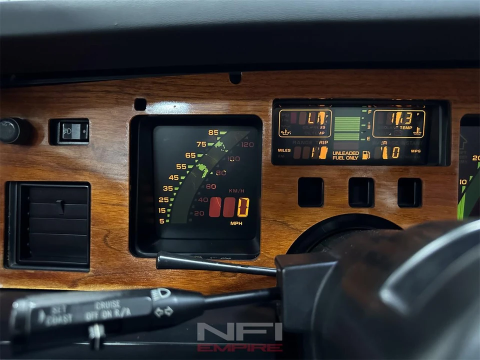 1987 Chevrolet Corvette C4 - Image 25 of 31