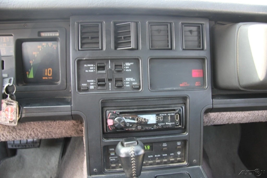 1987 Chevrolet Corvette C4 - Image 16 of 21