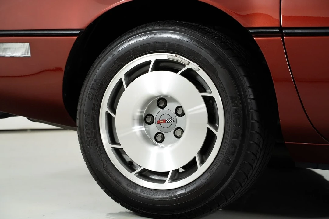 1987 Chevrolet Corvette C4 - Image 16 of 21