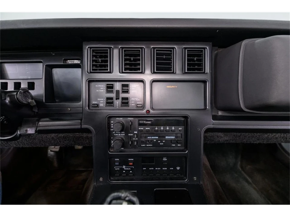 1987 Chevrolet Corvette C4 - Image 22 of 31