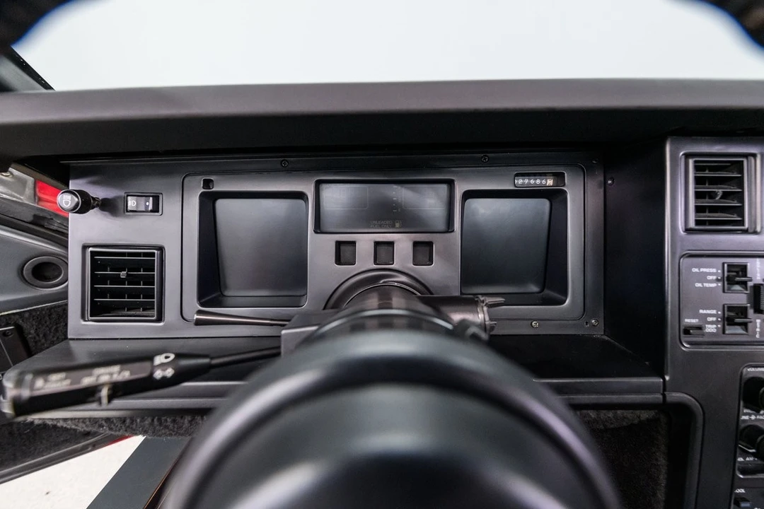 1987 Chevrolet Corvette C4 - Image 26 of 31