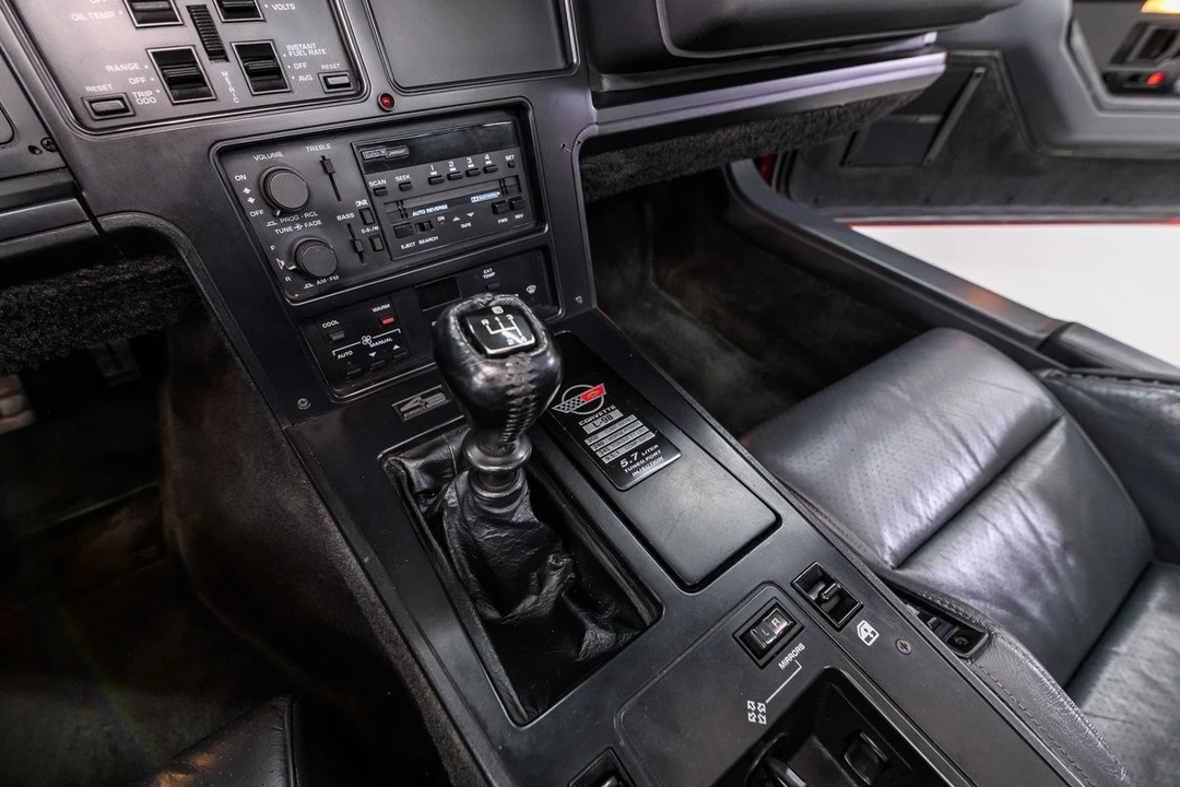 1987 Chevrolet Corvette C4 - Image 24 of 31