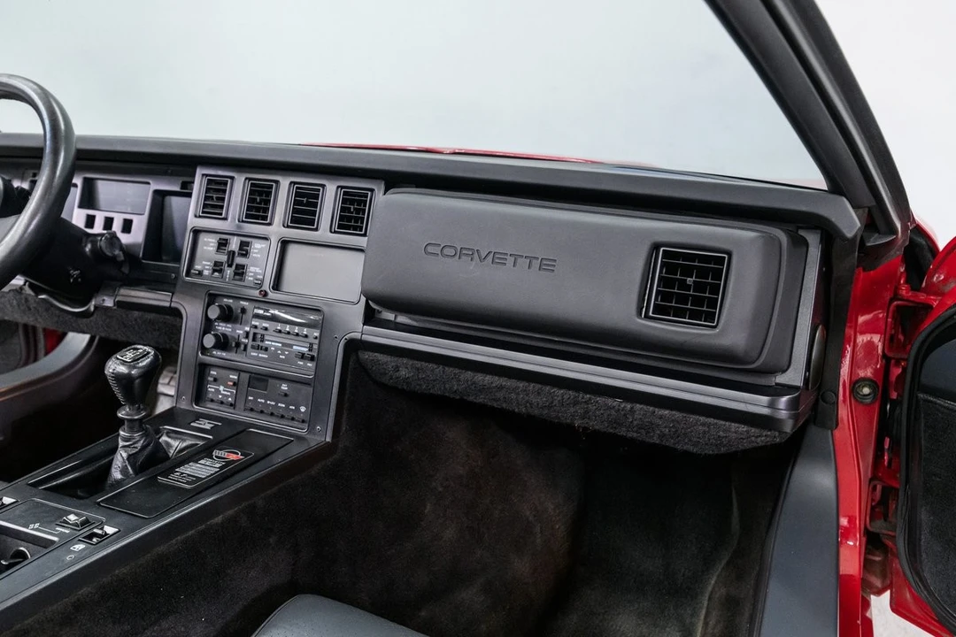 1987 Chevrolet Corvette C4 - Image 19 of 31