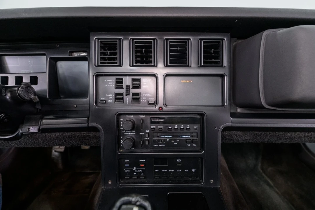 1987 Chevrolet Corvette C4 - Image 23 of 31