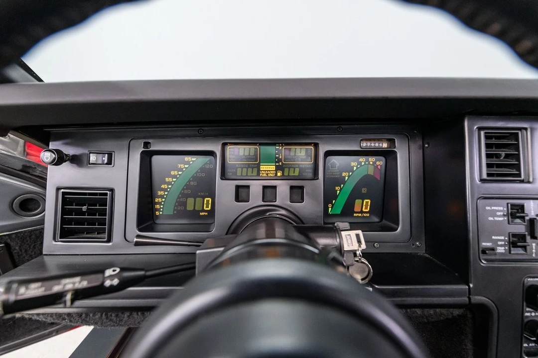 1987 Chevrolet Corvette C4 - Image 25 of 31
