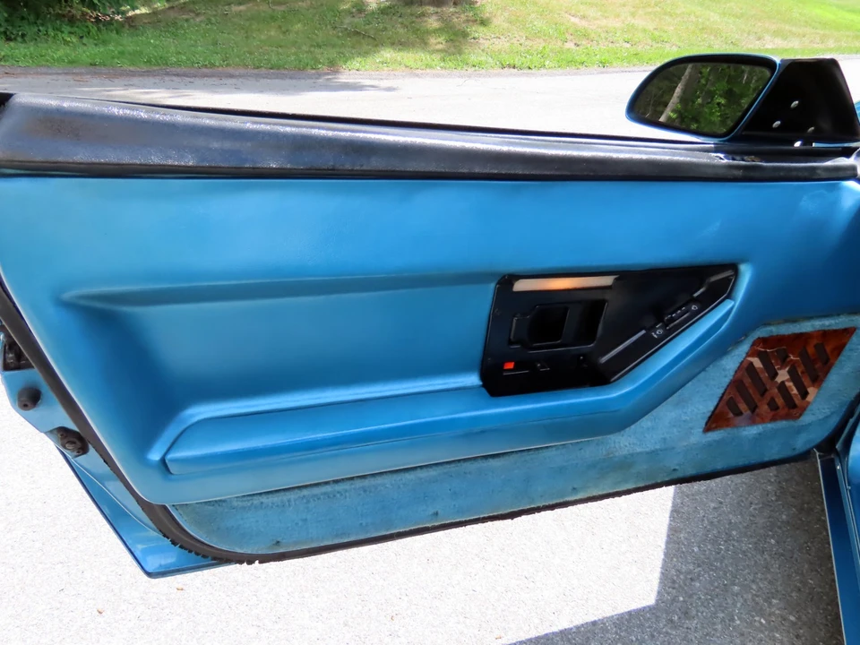 1987 Chevrolet Corvette C4 - Image 25 of 31