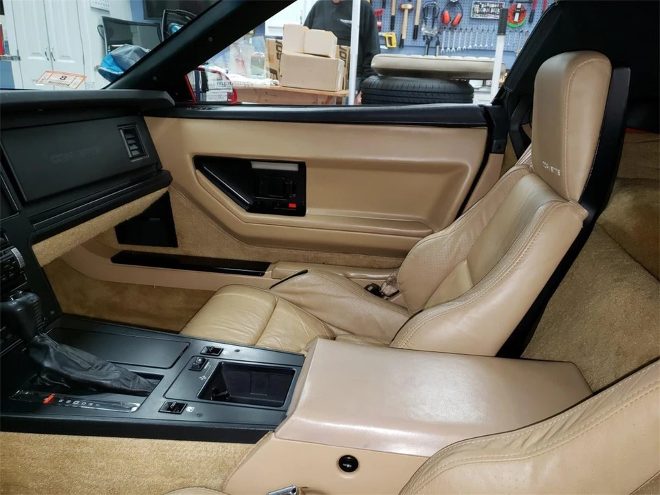 1987 Chevrolet Corvette C4 - Image 27 of 31