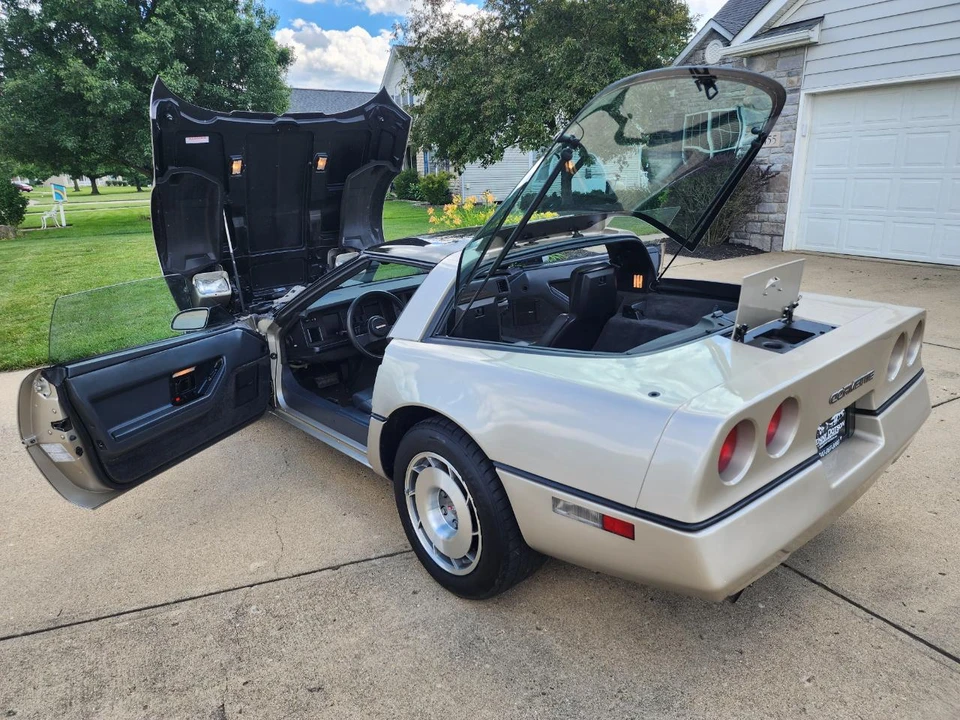 1987 Chevrolet Corvette C4 - Image 28 of 31