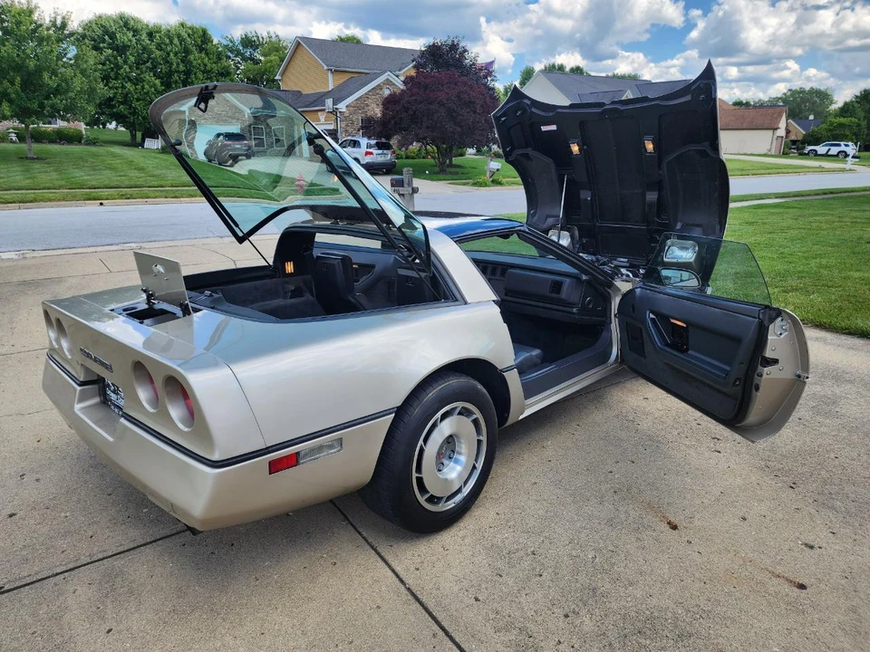 1987 Chevrolet Corvette C4 - Image 29 of 31