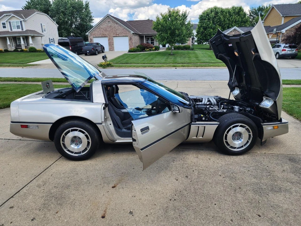 1987 Chevrolet Corvette C4 - Image 30 of 31