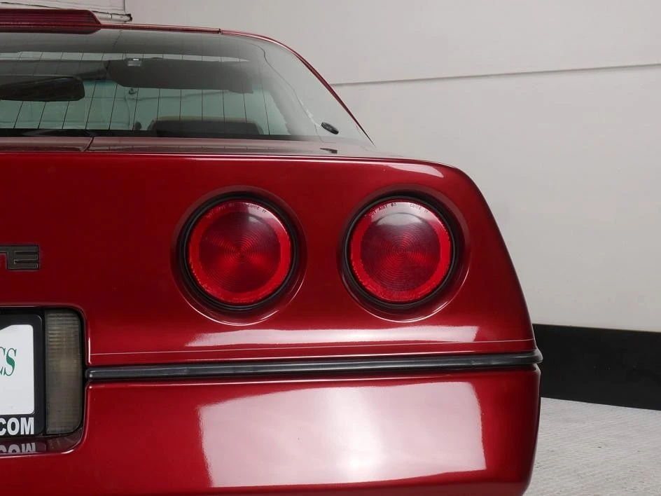 1987 Chevrolet Corvette C4 - Image 18 of 31