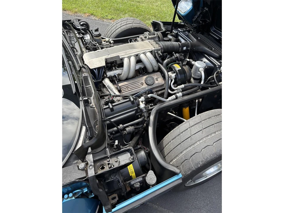 1987 Chevrolet Corvette C4 - Image 16 of 17