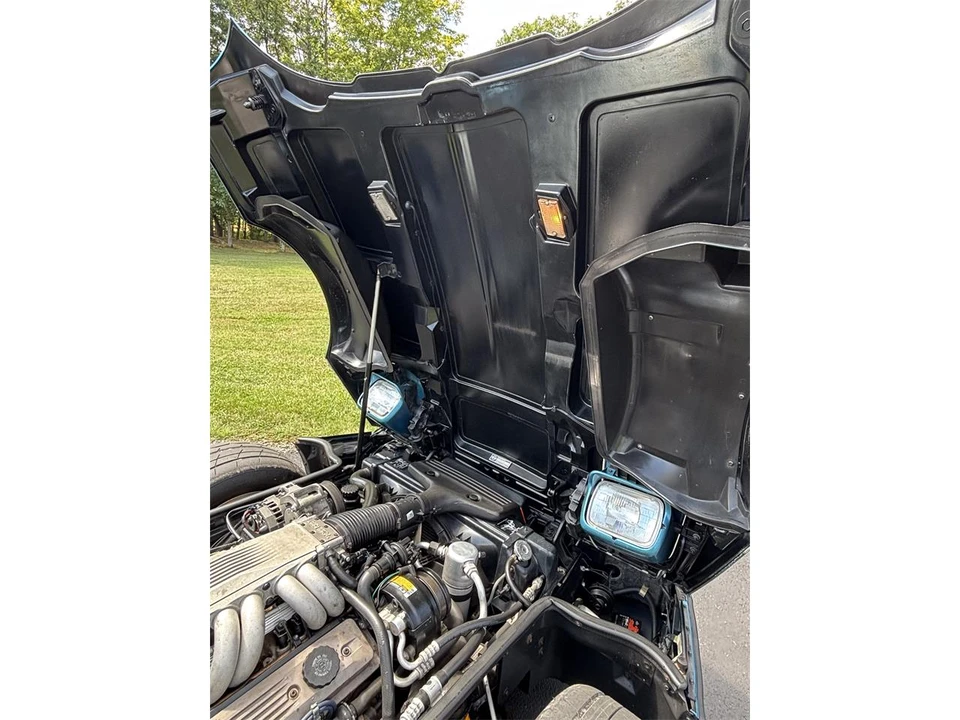 1987 Chevrolet Corvette C4 - Image 17 of 17