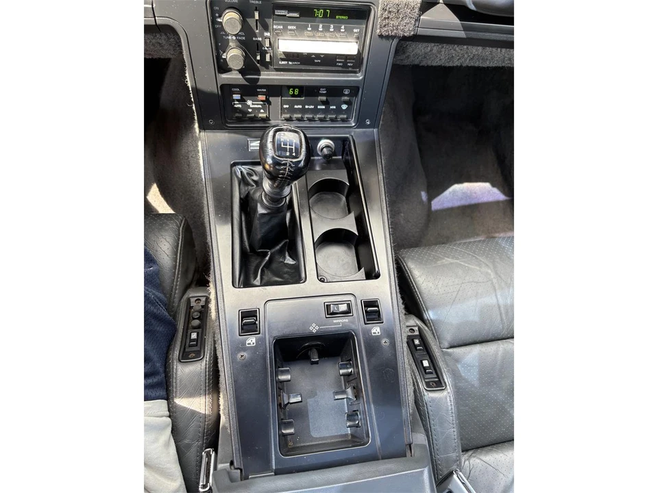 1987 Chevrolet Corvette C4 - Image 13 of 17