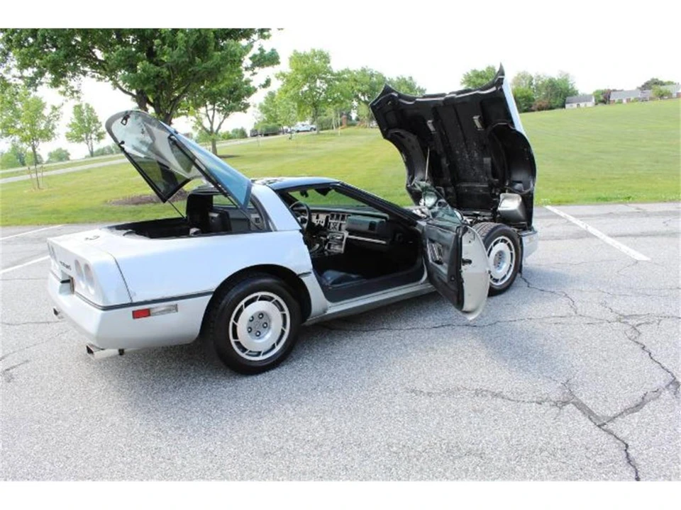1987 Chevrolet Corvette C4 - Image 11 of 23
