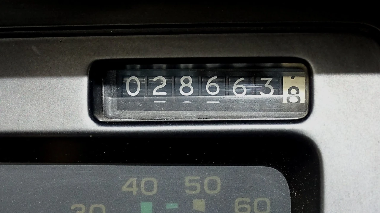 1987 Chevrolet Corvette C4 - Image 18 of 19