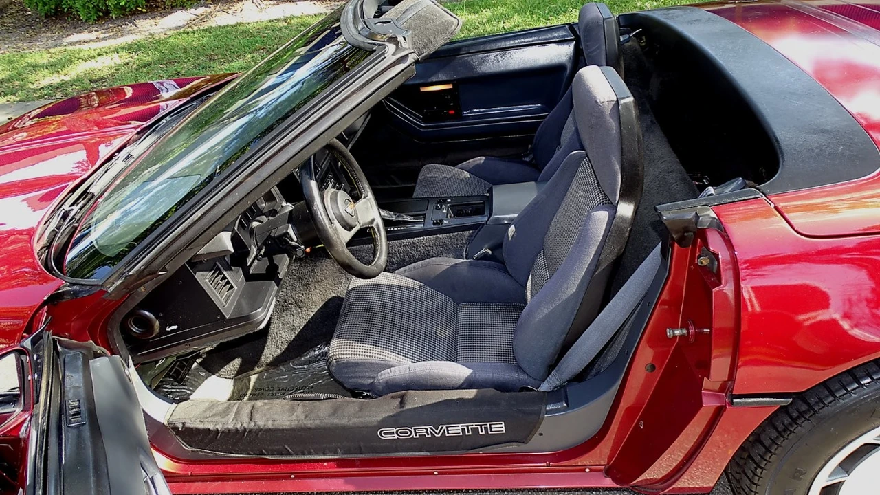 1987 Chevrolet Corvette C4 - Image 14 of 19