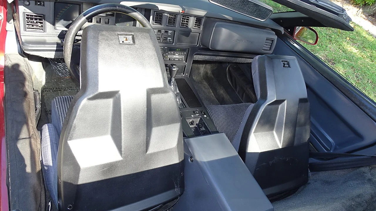 1987 Chevrolet Corvette C4 - Image 16 of 19