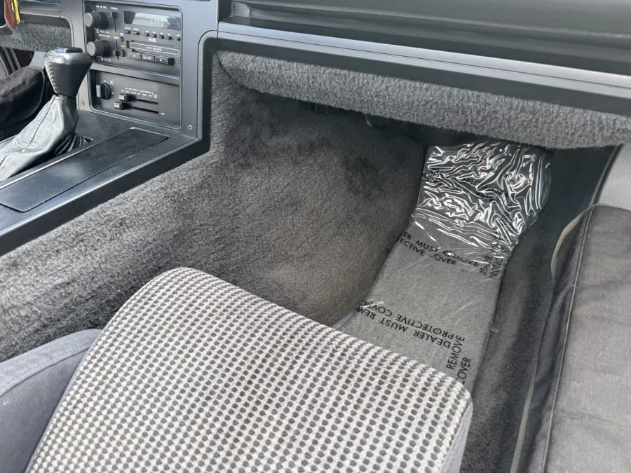 1987 Chevrolet Corvette C4 - Image 17 of 28