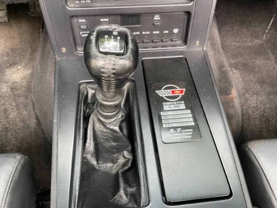 1987 Chevrolet Corvette C4 - Image 24 of 28