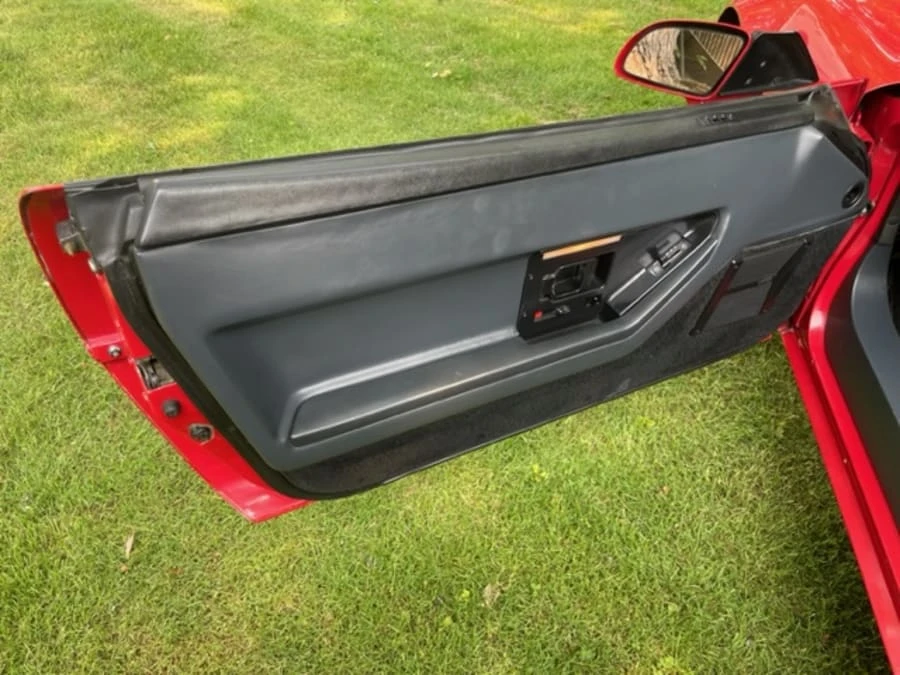 1987 Chevrolet Corvette C4 - Image 20 of 28