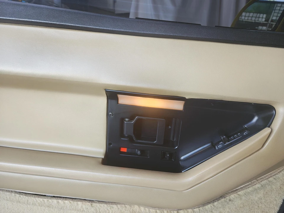 1987 Chevrolet Corvette C4 - Image 16 of 31