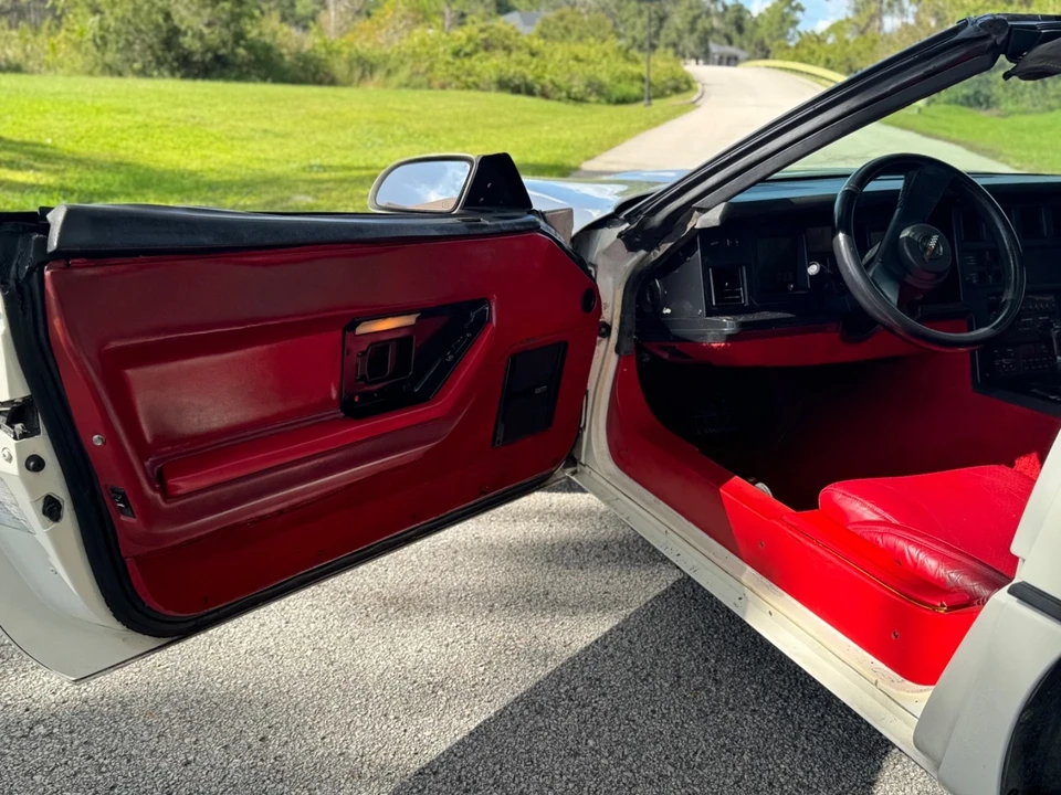 1987 Chevrolet Corvette C4 - Image 17 of 21