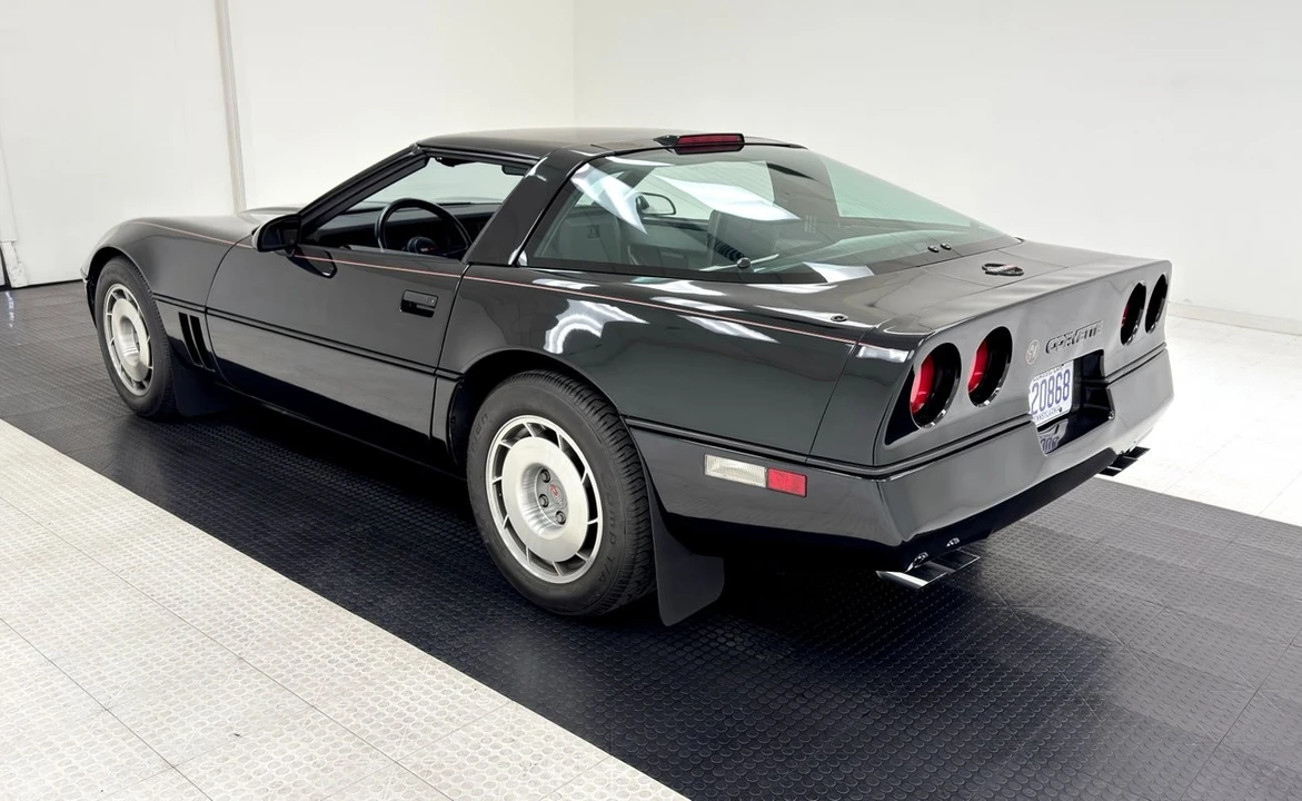 1987 Chevrolet Corvette C4 - Image 3 of 12