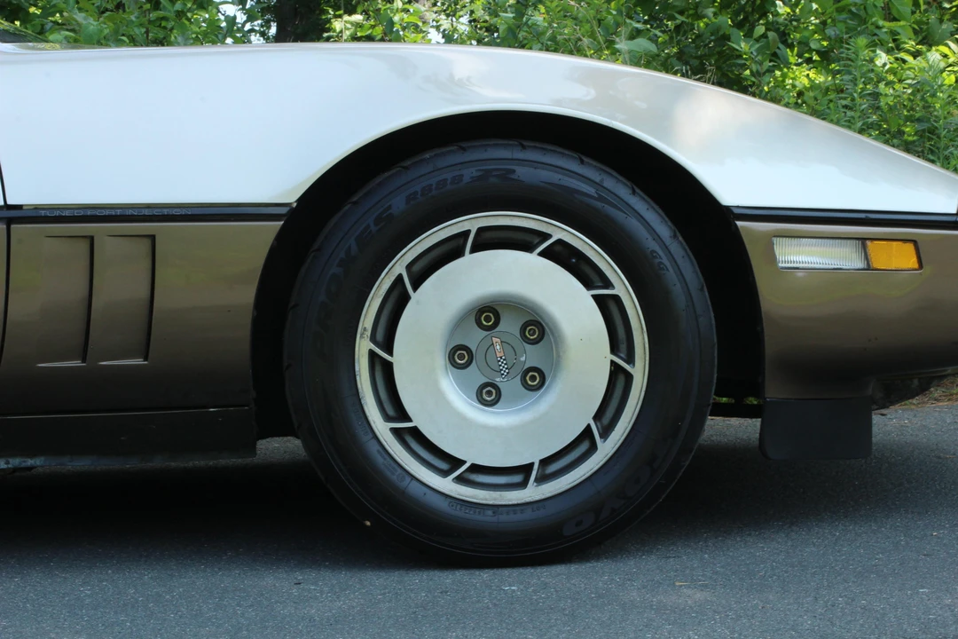 1987 Chevrolet Corvette C4 - Image 22 of 31
