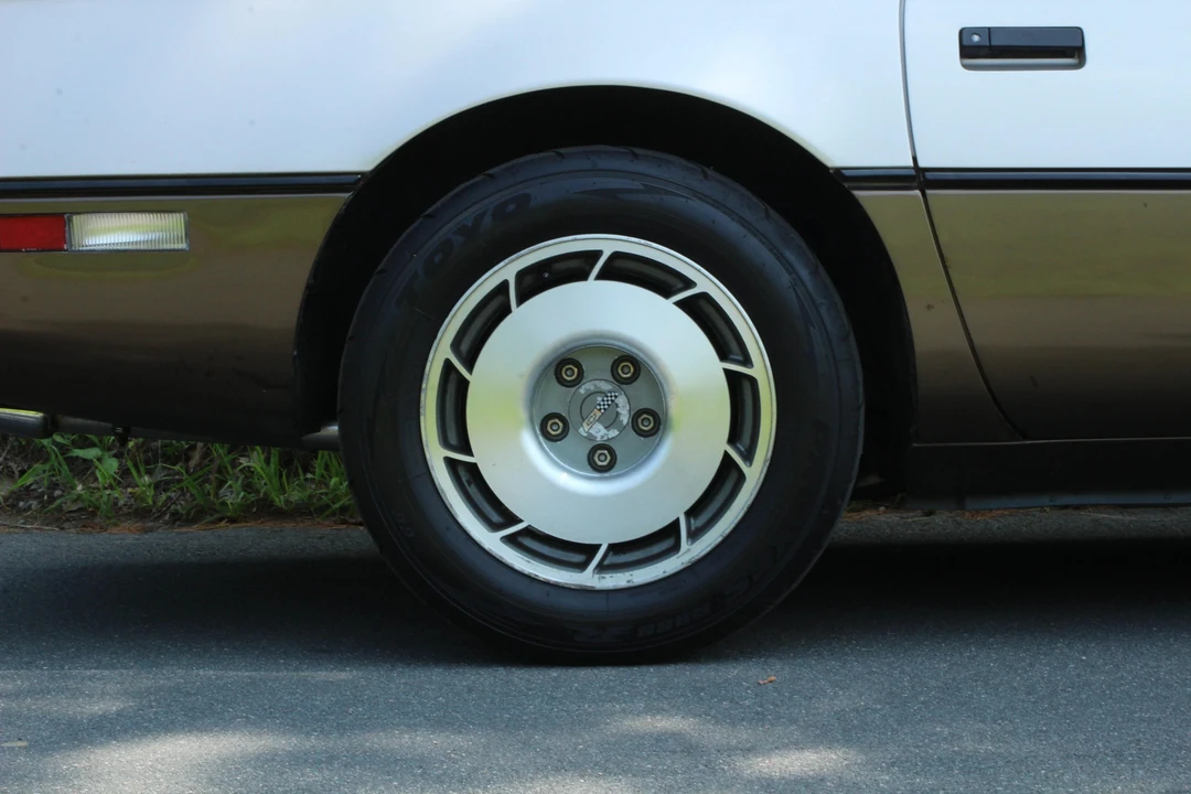1987 Chevrolet Corvette C4 - Image 19 of 31