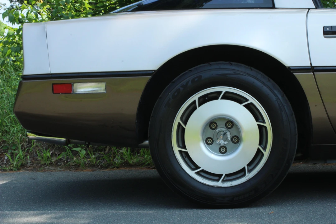1987 Chevrolet Corvette C4 - Image 18 of 31