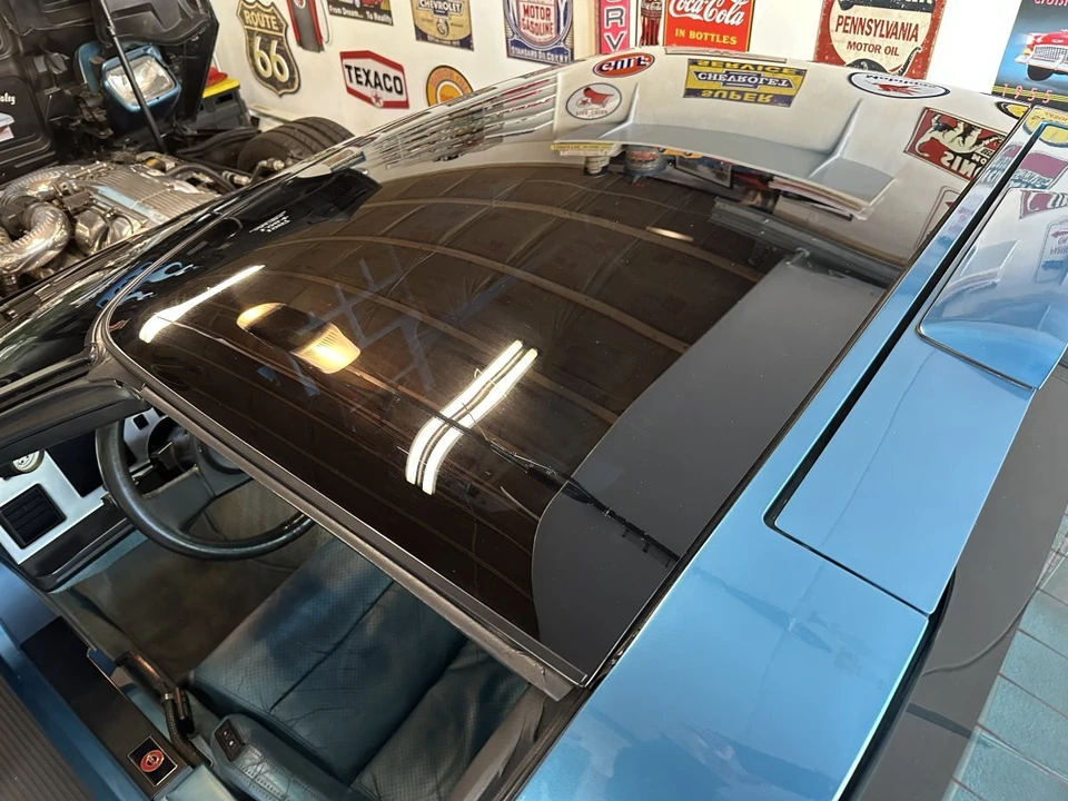 1987 Chevrolet Corvette C4 - Image 30 of 31
