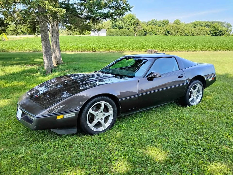 1987 Chevrolet Corvette C4 - Image 1 of 18
