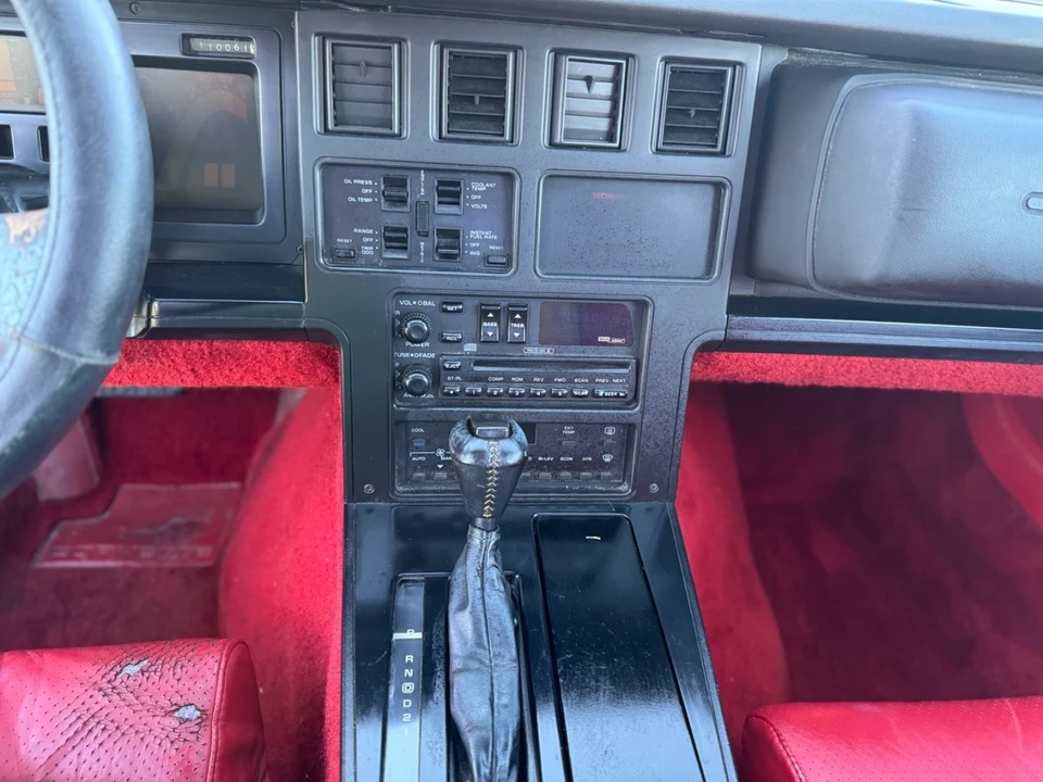 1987 Chevrolet Corvette C4 - Image 19 of 21