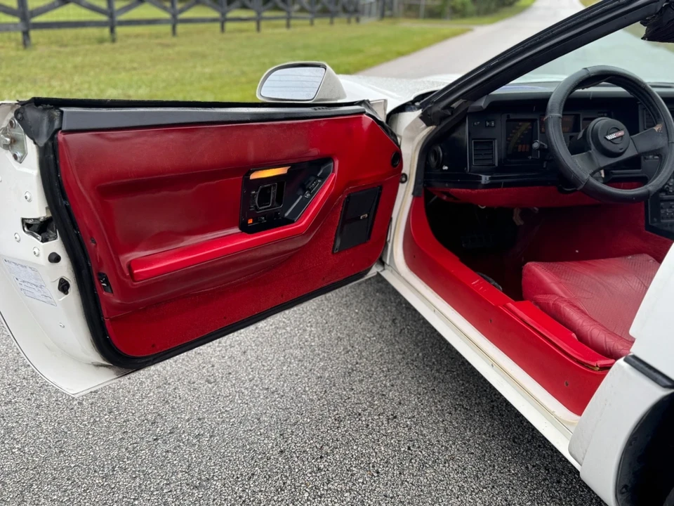 1987 Chevrolet Corvette C4 - Image 14 of 21