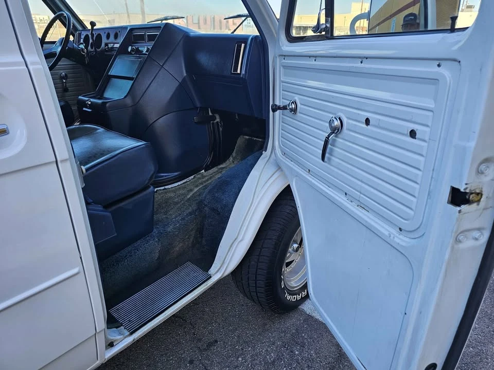 1987 Chevrolet G-Series Van - Image 12 of 20