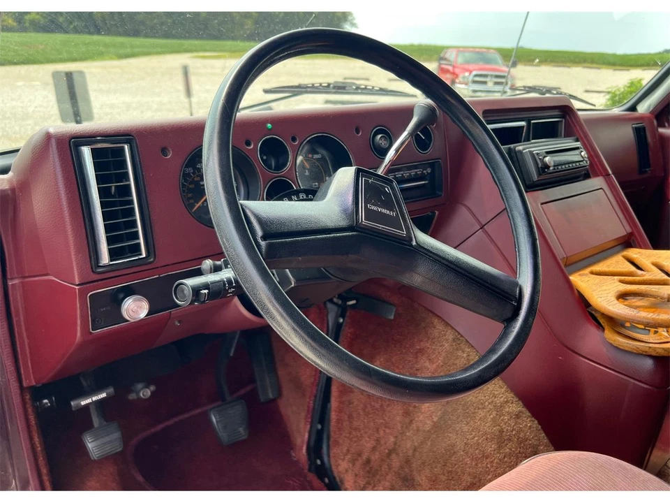 1987 Chevrolet G-Series Van - Image 19 of 31